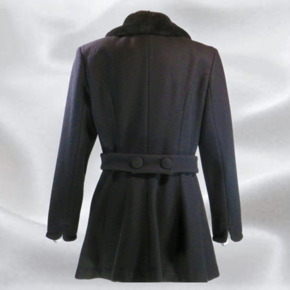 Le Chateau Wool Coat in Size Medium - Picture 3 of 7